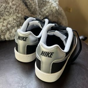 Nike Court Royale Lifestyle shoes